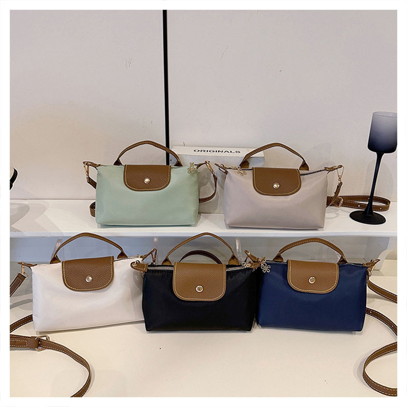Women Bags 2026 Trends - กระเป๋าสะพายข้างสีเขียวมะนาวอินเทรนด์สำหรับผู้หญิงปี 2026 น้ำหนักเบา ใช้ได้ทุกวัน กระเป๋าสะพายไหล่ กระเป๋าถือใบเล็กสไตล์ลำลอง
