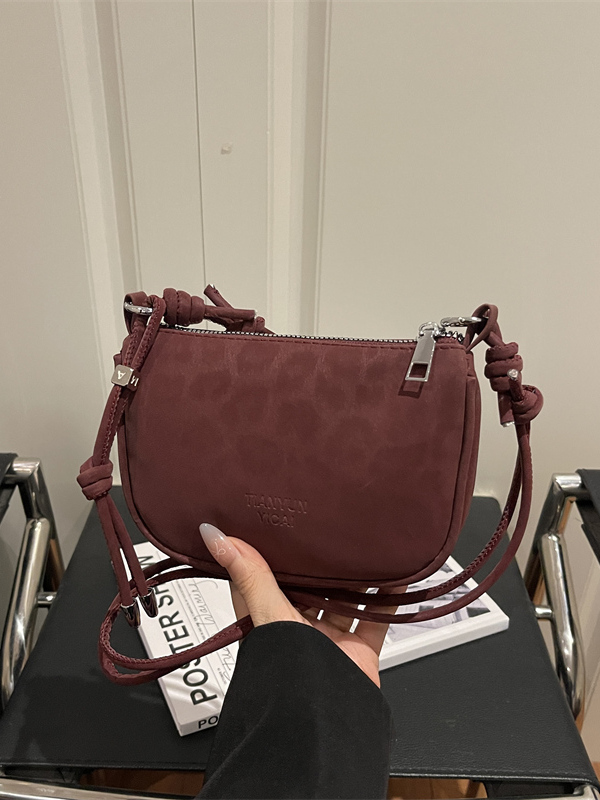 Women'S Young Bags - กระเป๋าสะพายไหล่เดี่ยวสีด้านสุดอินเทรนด์ คุณภาพดี ทันสมัย กระเป๋าสี่เหลี่ยมเล็กสำหรับสะพายใต้แขน สไตล์ลำลองเรียบง่าย สำหรับสาวๆ